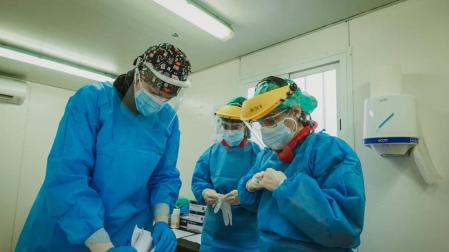 La tercera ola frena su avance pero asfixia a los hospitales