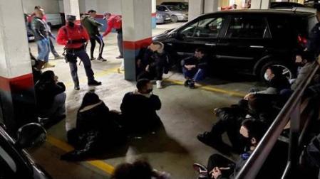 21 denunciados por un botellón con drogas en un garaje en Zizur Mayor