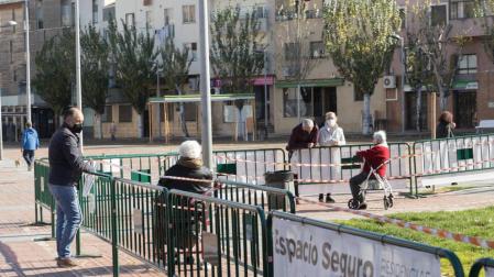 Los positivos en los centros de mayores se reducen a la mitad en una semana