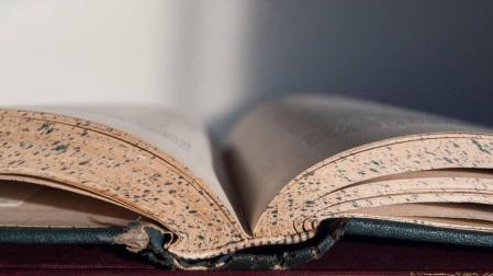 El Día Mundial de la Poesía se celebra hoy para recordar que "no es un lujo"