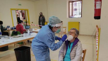 Salud realiza un cribado a 225 vecinos de Mañeru con test de antígenos