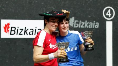 Cegada por un amor de juventud