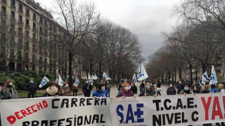 Técnicos sanitarios denuncian ante el Parlamento la "discriminación" de su sector