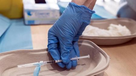 Vacunación contra el coronavirus a los ancianos y trabajadores de la Residencia Nuestra Señora de Gracia en Tudela.