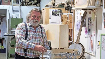 Toni Kowasch, un luthier alemán en la calle la Merced