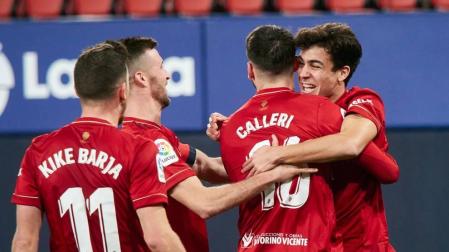 Imágenes del partido entre Osasuna y Eibar disputado en El Sadar.