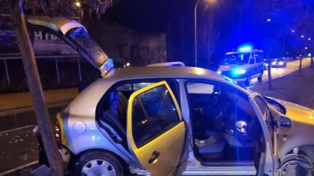 Estado en el que ha quedado uno de los vehículos implicado en el choque de la calle Cataluña de Pamplona