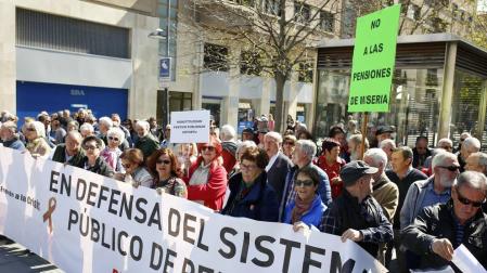 Jubilados se concentran en Pamplona para exigir unas pensiones dignas