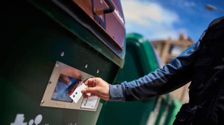 Pamplona estrena 106 contenedores con tarjeta asociada al domicilio