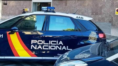 El whisky delata al autor del robo en el interior de un coche aparcado en Pamplona
