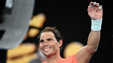 Rafa Nadal saluda tras su victoria.