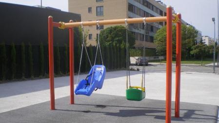 Ya han finalizado las obras de tres parques infantiles de Sarriguren