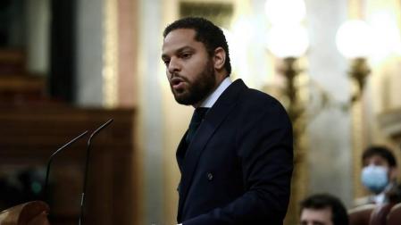 El diputado por Barcelona y candidato de Vox a las futuras elecciones en Cataluña, Ignacio Garriga, interviene como encargado de defender la moción de censura de su partido.