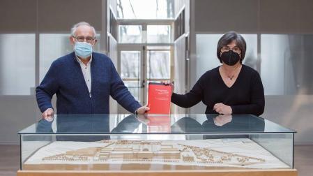 Los autores de la publicación, Ángel García-Sanz Marcotegui y Ana María González Gil.