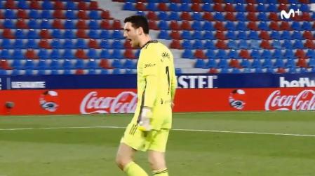 "¡Valiente, Osasuna!", el grito de Sergio Herrera en un tenso final en Valencia