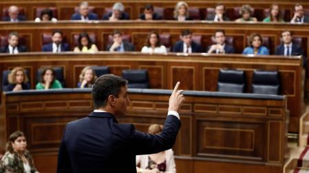 "La economía va bien y la política, mejor", respuesta de Sánchez a la crítica de Casado