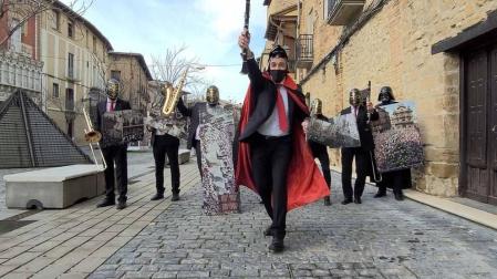 La exposición del centenario de La Pamplonesa toma el Castillo de Olite