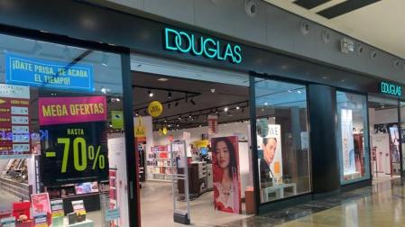 Tienda de Douglas en el centro comercial de Itaroa