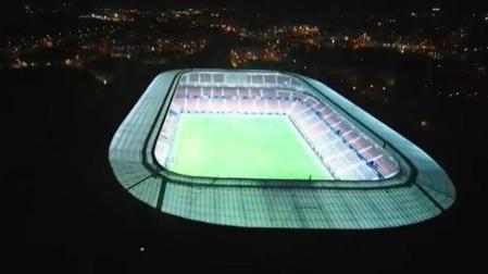 VÍDEO: La espectacular imagen nocturna de El Sadar a vista de dron