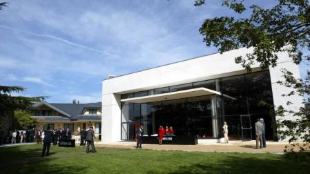 Caixabank pone a la venta el edificio de Viálogos en Aranzadi
