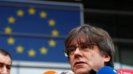 Puigdemont habla a la prensa en la entrada del Parlamento Europeo