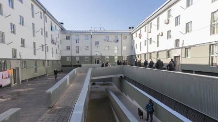 Estado actual de los bloques conocidos como Scalextric del barrio de Lourdes de Tudela, tras las obras de mejora en la eficiencia energética de sus viviendas.