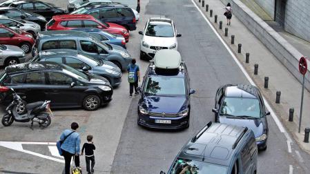 Malestar por la permisividad del coche en el colegio Dominicas