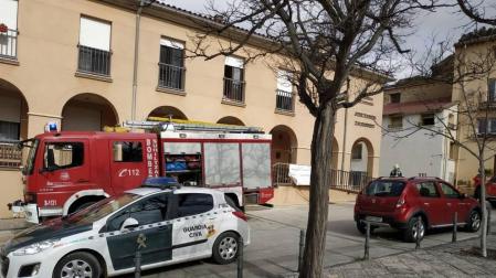 Imagen de las patrullas de Guardia Civil, en el desalojo de la residencia de ancianos en Caparroso