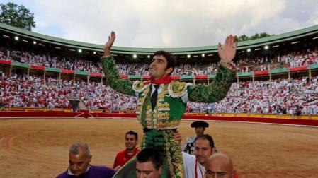 Perera, saliendo a hombros en 2014