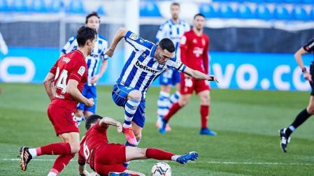 Galería de fotos del partido entre Alavés y Osasuna en Mendizorroza.