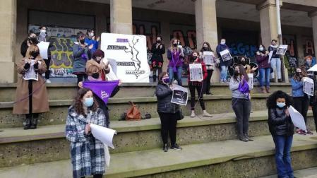 Representantes de la Coordinadora del Movimiento Feminista de la Comarca de Pamplona