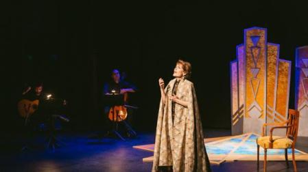 La soprano navarra María Bayo protagoniza esta semana en el Teatro Poliorama de Barcelona el espectáculo "Divina Cleopatra", en el que evocará a la mítica reina egipcia.