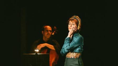 La soprano navarra María Bayo protagoniza esta semana en el Teatro Poliorama de Barcelona el espectáculo "Divina Cleopatra", en el que evocará a la mítica reina egipcia.