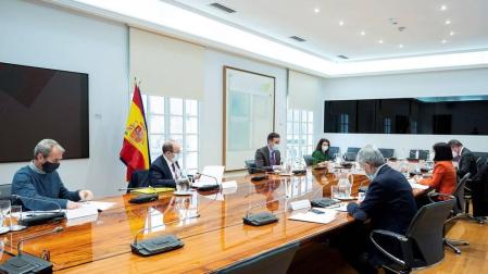 Pedro Sánchez, junto a Miguel Iceta y Carolina Darias, en la reunión del Comité de Seguimiento del Coronavirus en el Palacio de la Moncloa.