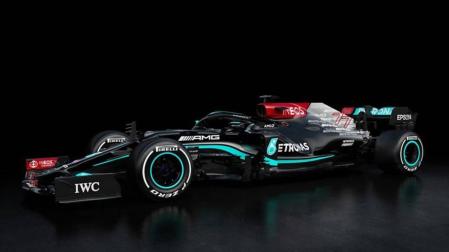 Mercedes enciende el motor en la puesta de largo del W12