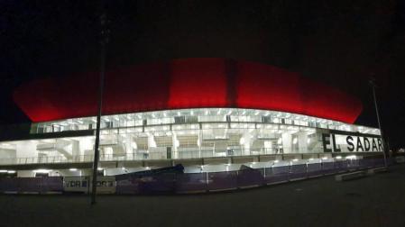El Sadar reformado se ilumina por primera vez