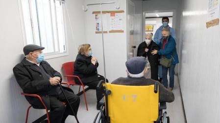 Salud llamará a los mayores de 80 años para las vacunaciones en polideportivos