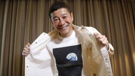 El empresario japonés Yusaku Maezawa busca ocho tripulantes que le acompañen a la Luna