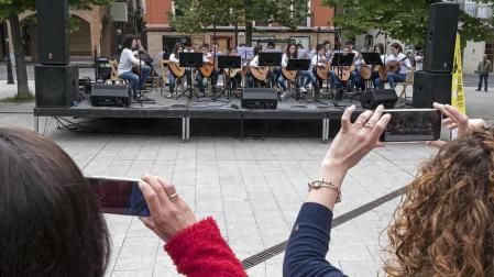 El tiempo permitió seguir el guión al principio, pero la lluvia marcó la recta final de la mañana e hizo cambiar escenarios