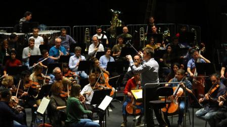 Una encuesta a los músicos enfrenta al director y la gerente de la OSN