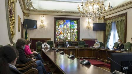 Maya recibe a los comerciantes de Pamplona para trasladarles su apoyo