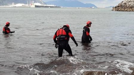 La Ertzaintza busca más restos humanos en el litoral de Getxo