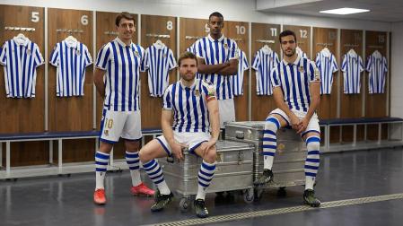 La Real presenta la camiseta de la final de Copa