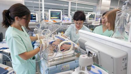 Infecciones, embarazos múltiples y edad de la madre, principales causas de nacimientos de bebés prematuros en Navarra