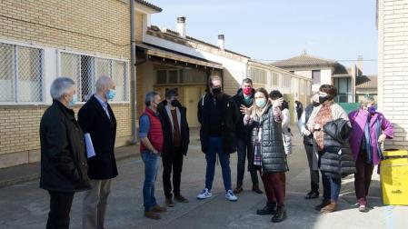 Carcastillo traslada a la comisión de Educación las necesidades del colegio