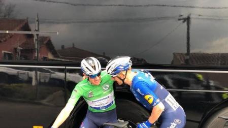 Bennett logra el doblete en la París-Niza y Roglic se cae, pero mantiene el liderato
