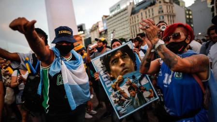 Seguidores de Diego Armando Maradona durante la manifestación para pedir justicia por la muerte del astro argentino celebrada en Buenos Aires 'No se murió, lo mataron'