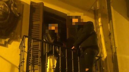 Denunciados los asistentes de una fiesta en un piso que intentaron escapar por el balcón