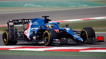 Fernando Alonso regresa a lo grande en Baréin y pisa los talones a Ricciardo