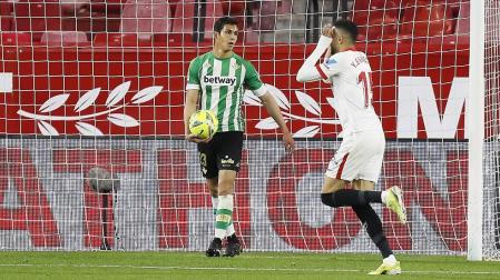 En-Nesyri decide un derbi que hace que el Sevilla se escape